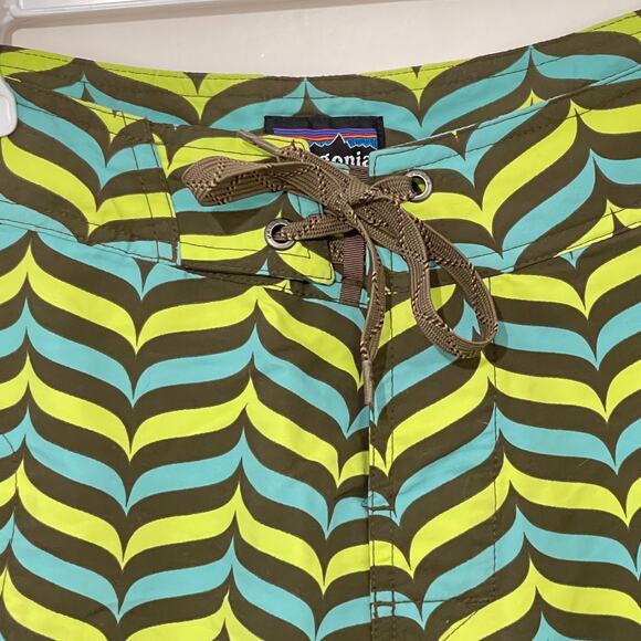 Patagonia Wavefarer Board Shorts Mens 30 Green Stripe Zip Pockets 10" Swim Trunk - Picture 7 of 9